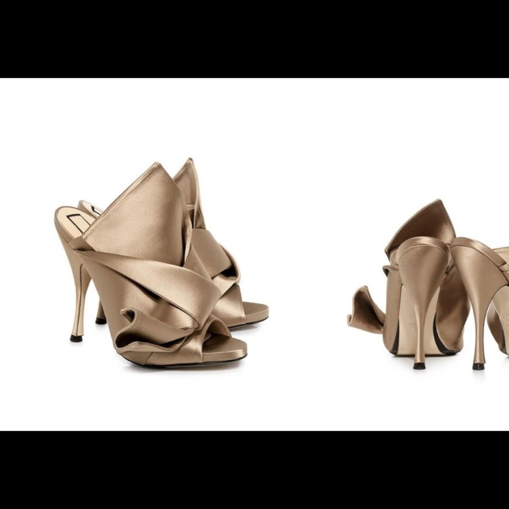 No 21 champagne color mule